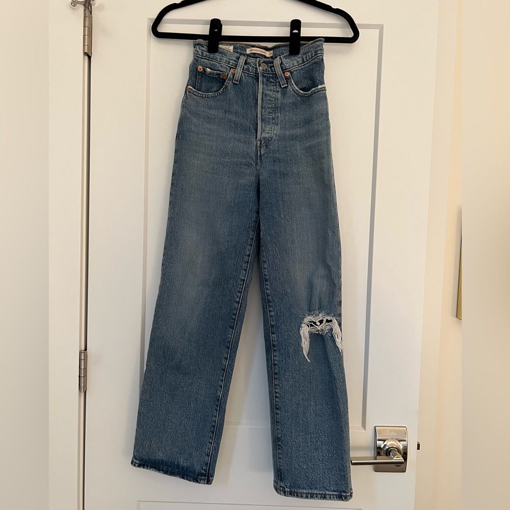Levi’s ribcage straight jeans 💙